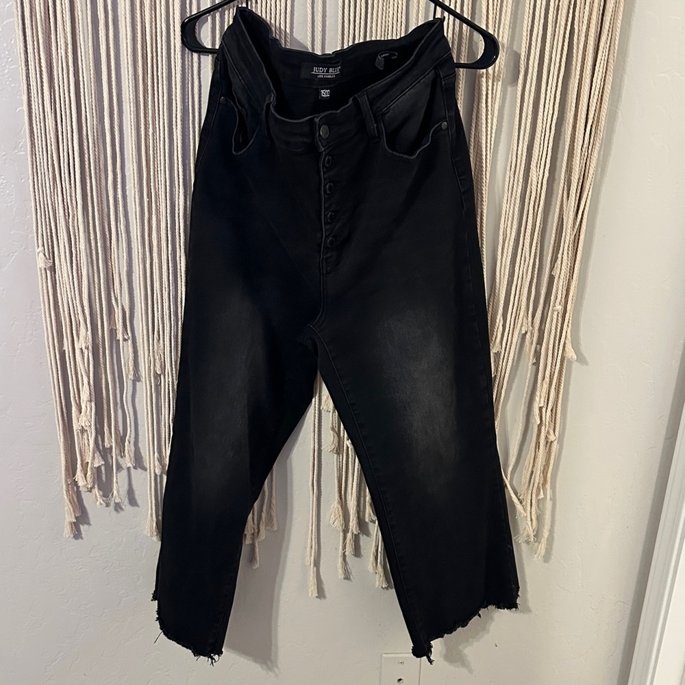 Judy Blue High Rise Button Fly Wide Leg
Crop jeans